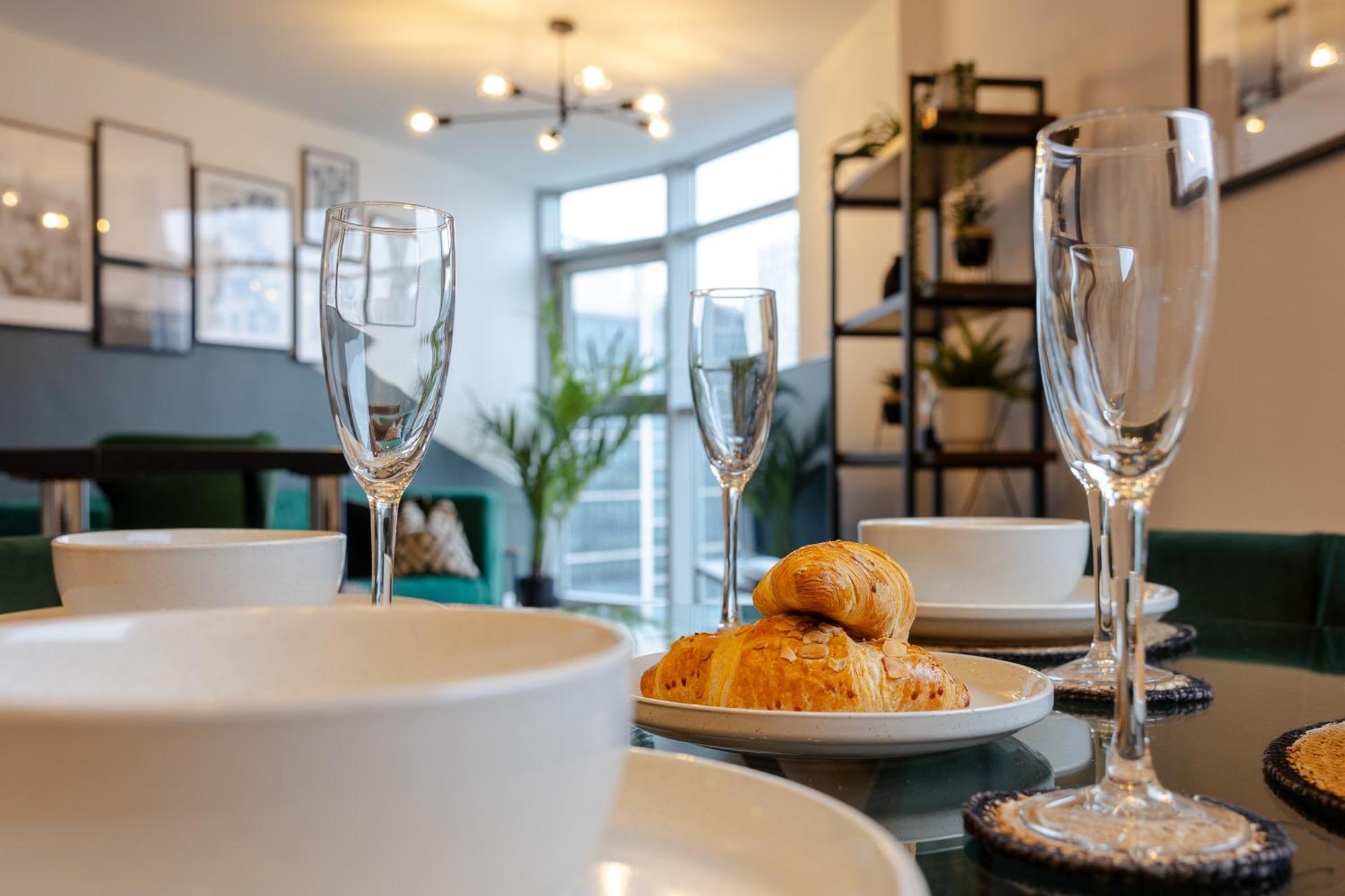 Trendy City Centre Apartment With Free Parking Cardiff Extérieur photo
