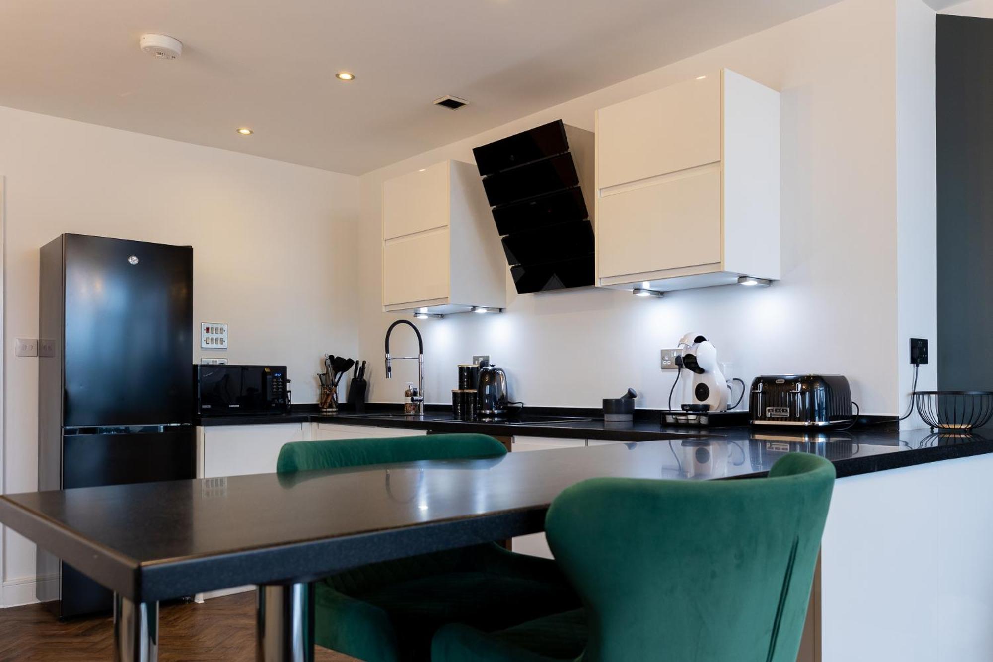 Trendy City Centre Apartment With Free Parking Cardiff Extérieur photo